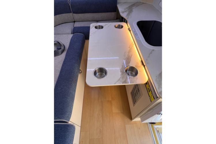 ハッピーワンプレミアム 車内